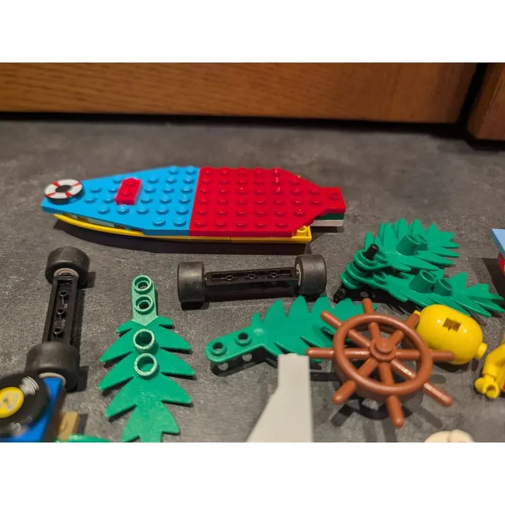 LEGO SpongeBob SquarePants Heroic Heroes of the Deep set #3815 & Bikini Bottom
